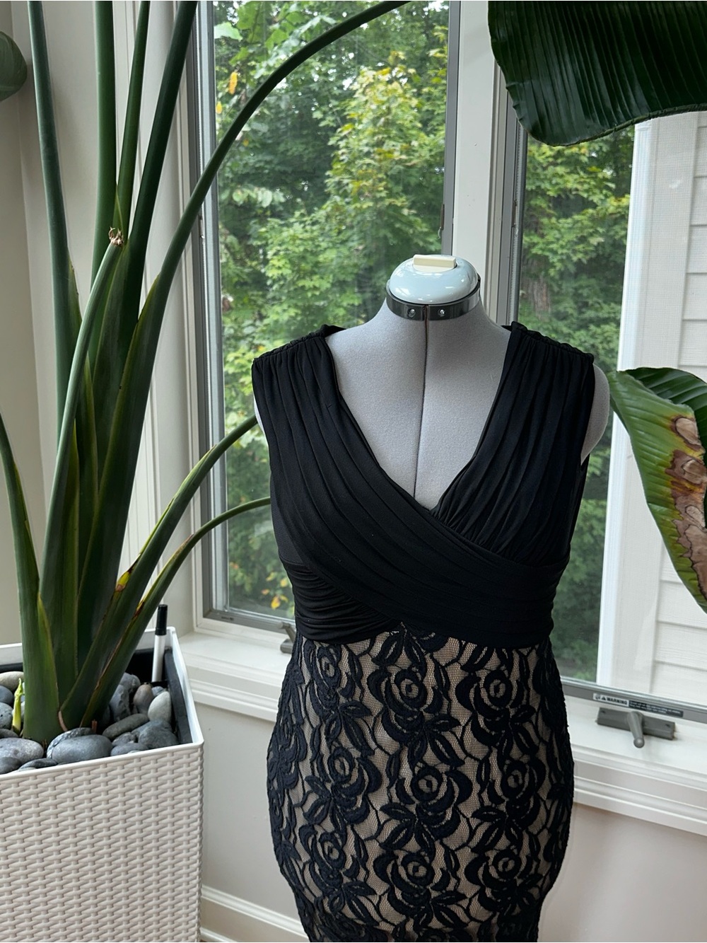 Adrianna Papell A-Line Dress Black & Gold Knee Length